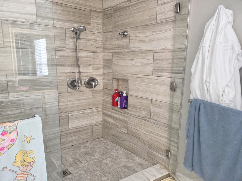 Building Photo - 8410 Drayton Park Dr