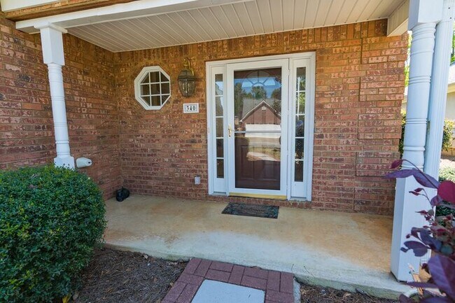 Building Photo - 340 Bedford Dr