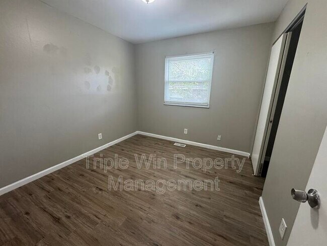 Building Photo - 5118 Longhorn Trail