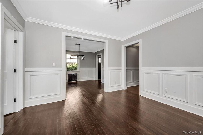 Building Photo - 200 Main St