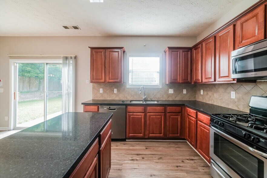 Building Photo - 216 Winterbury Dr