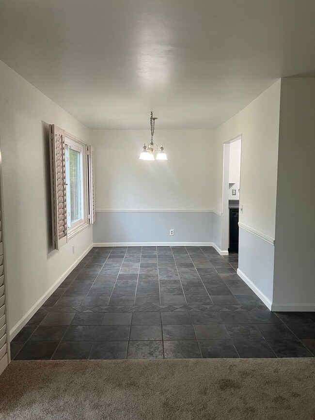 Building Photo - 55+ Home in Oceana Mission 1, Private End Unit!