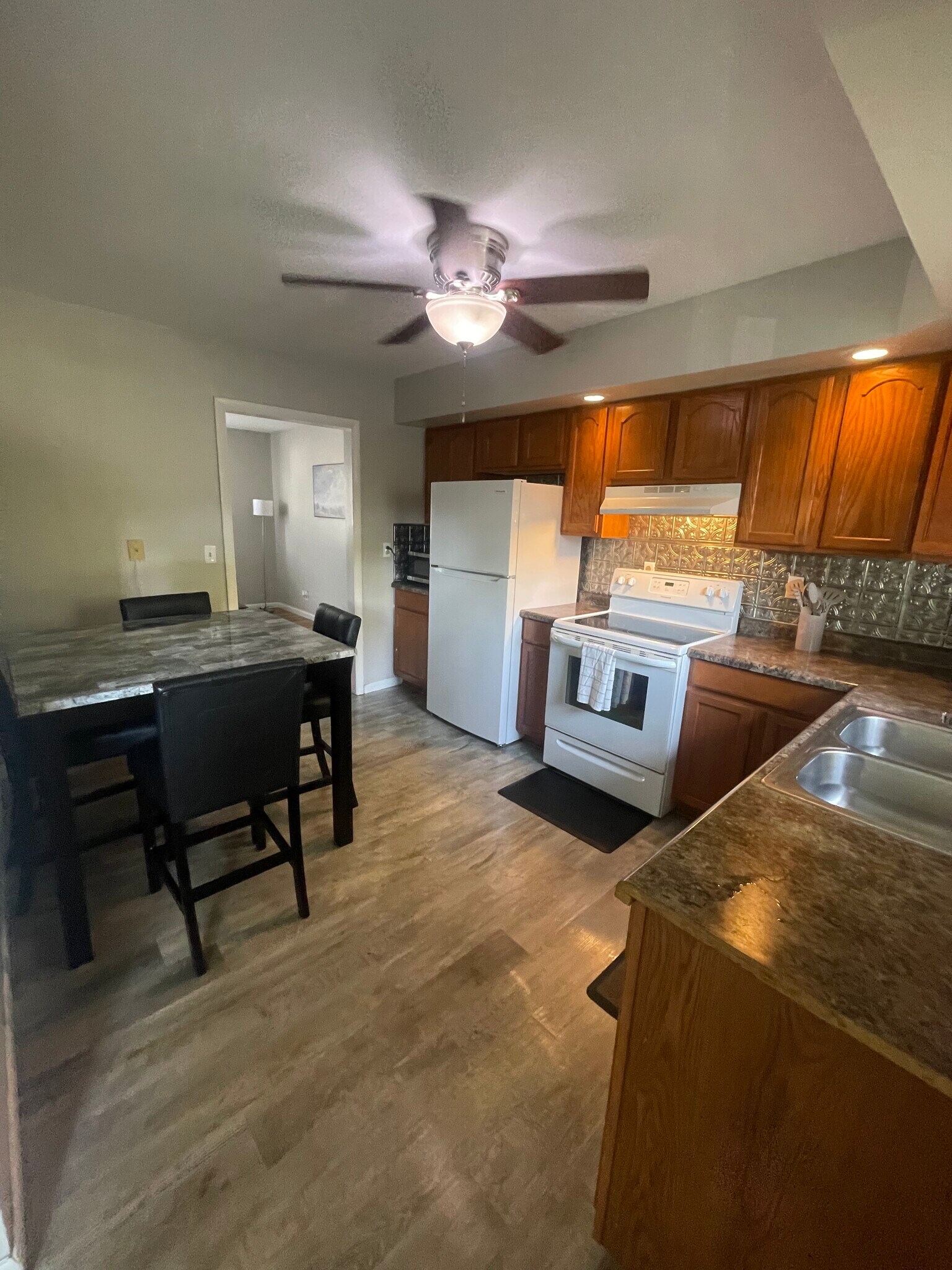 Building Photo - 1024 N Jefferson St