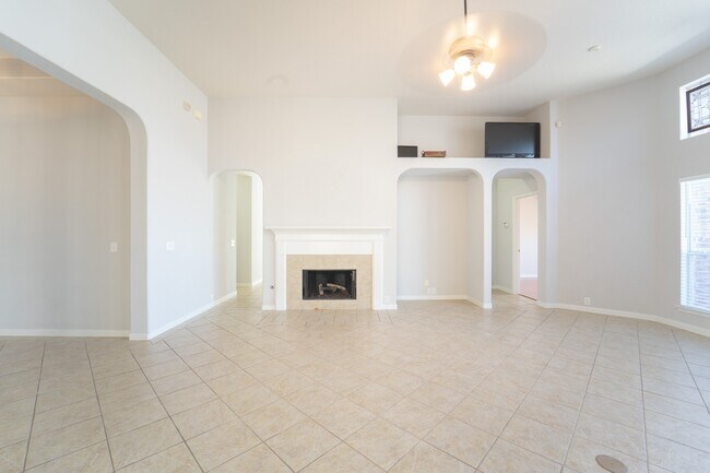 Building Photo - 2910 Sandleigh Dr