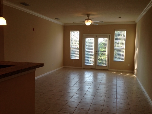 Building Photo - 2 Bedroom, 2 Bath Condo @ Campus View South