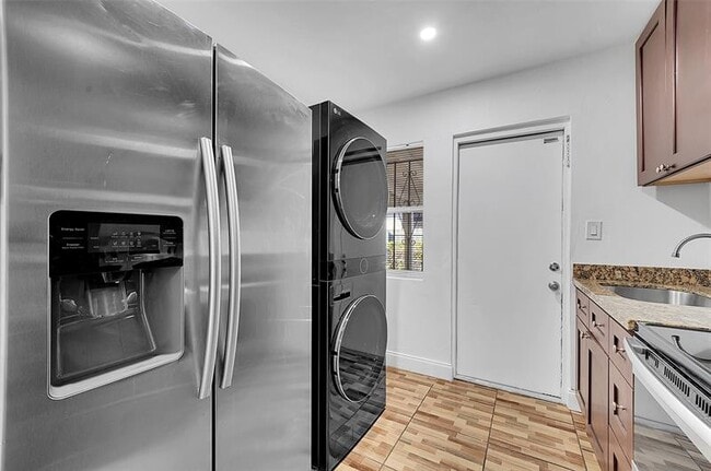 Building Photo - 1646 NE 150th St