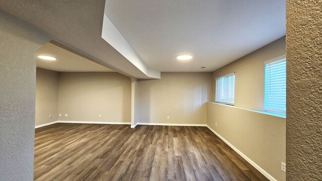 Building Photo - Beautiful Three Bedroom, Three Bathroom