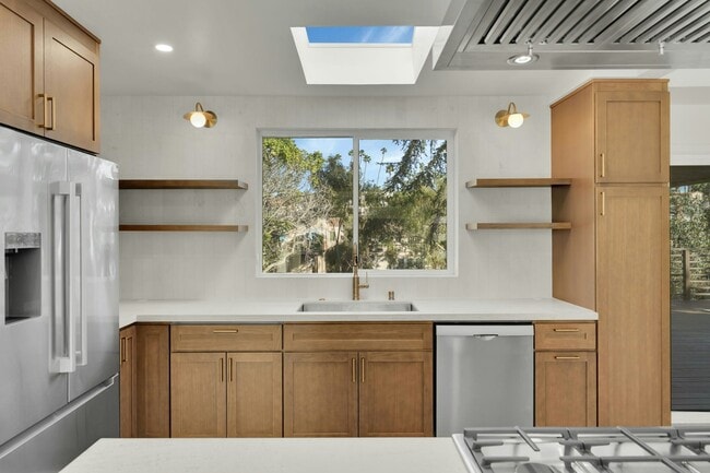 Building Photo - 4279 Hortensia St