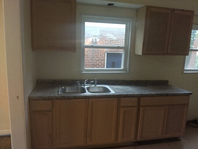 Building Photo - Golf Manor beauty - Complete update