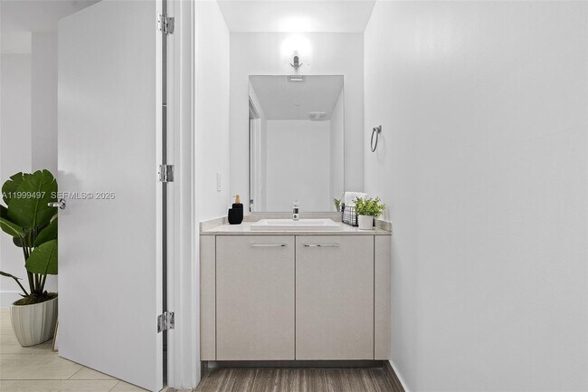 Building Photo - 1010 Brickell Ave