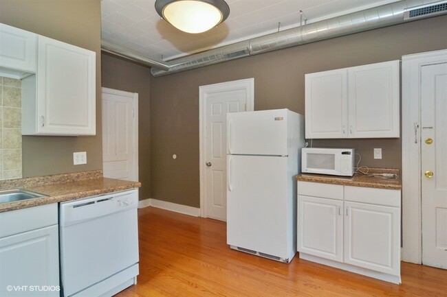 Building Photo - 2248 N Southport Ave