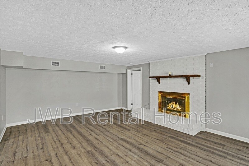 Building Photo - 10536 Keuka Dr