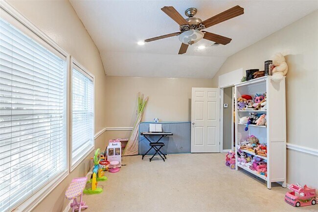 Building Photo - 20307 Hampshire Rocks Dr