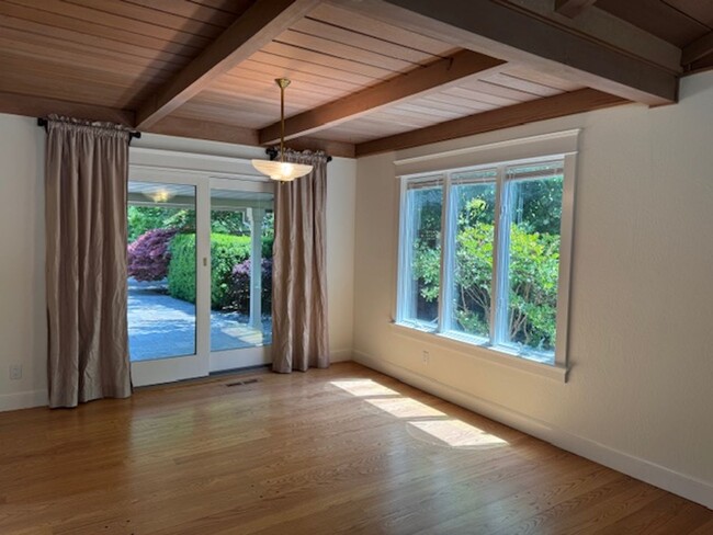 Building Photo - Beautiful updated single level Lafayette h...