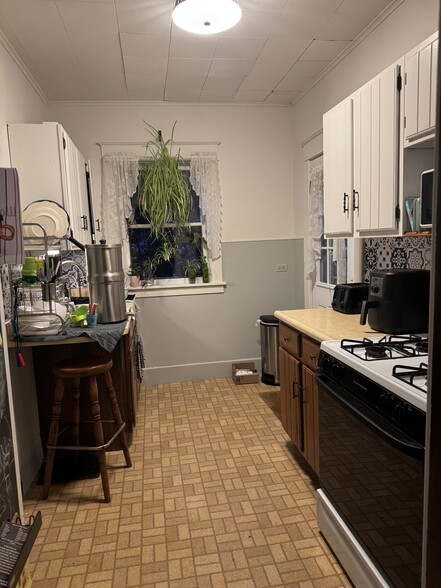 Building Photo - 271 Linden Ave