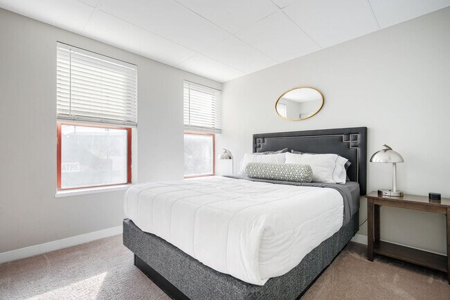 Building Photo - 615 N East St