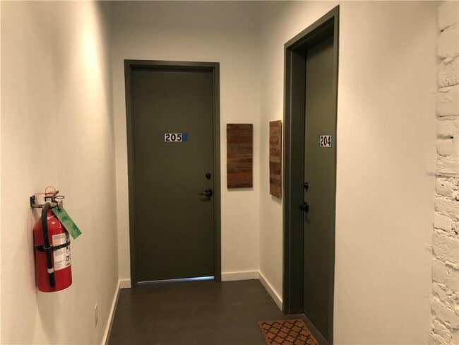 Building Photo - 102 E 2nd St