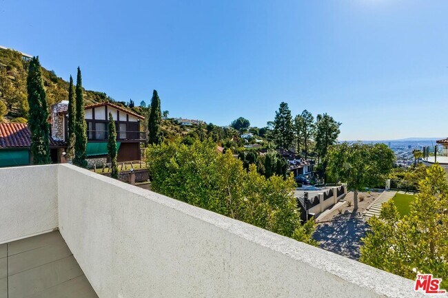 Building Photo - 2029 Mt Olympus Dr