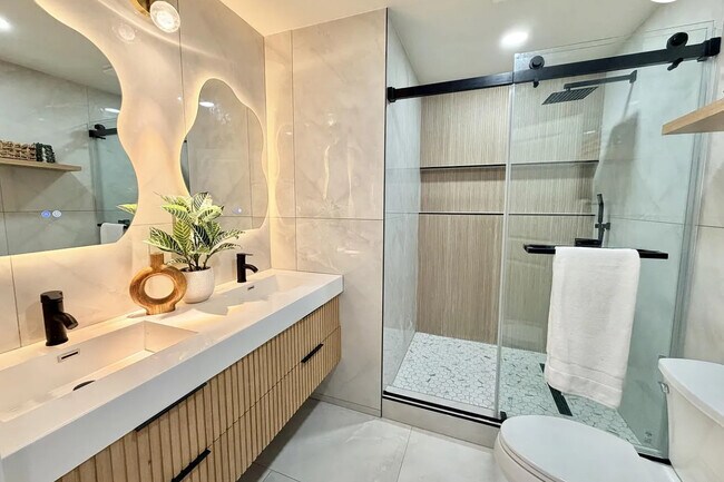 Building Photo - 5003 Valdez Ave