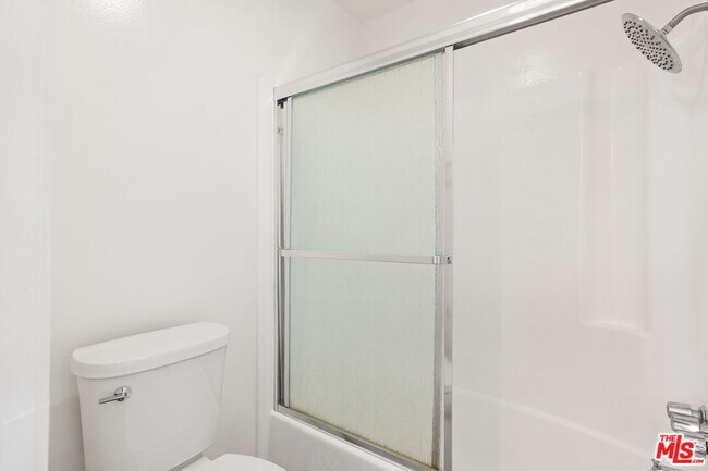 Building Photo - 6000 Canterbury Dr