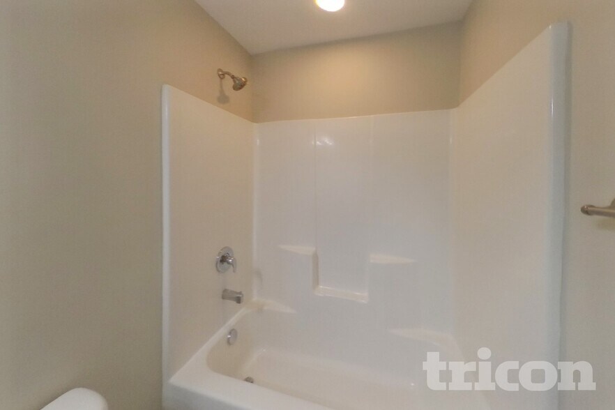 Building Photo - 228 Hallmark Cir