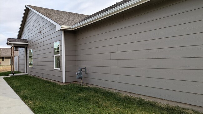 Building Photo - 8070 E 34th Ct S