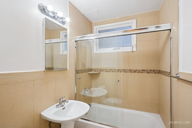 Building Photo - 1930 Franklin St