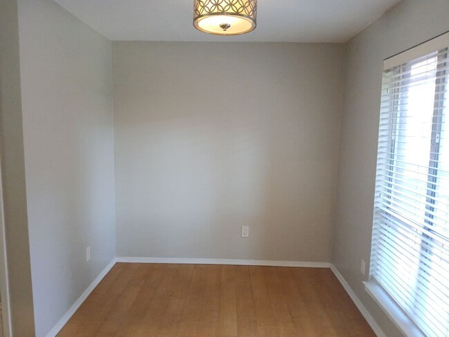 Building Photo - (MOVE IN SPECIAL) 50% OFF 1st MONTHS RENT) 2 Bedroom, 1 Bath Condo Near 75 and Walnut Hill Road i...