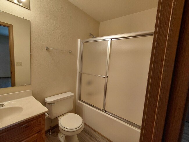 Building Photo - 24910 Scenic Dr