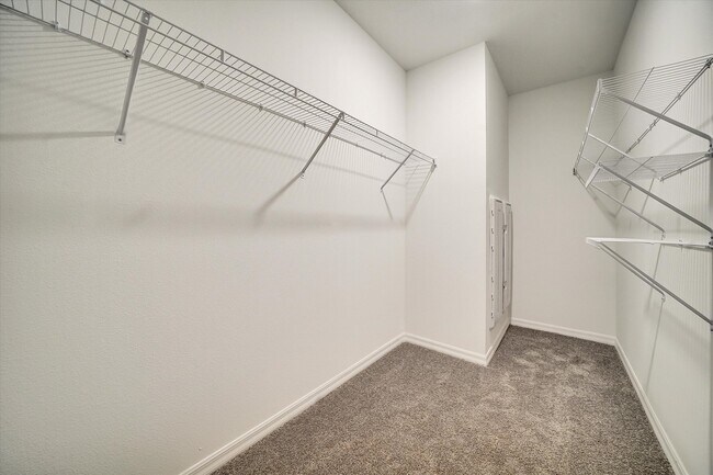 Building Photo - 10520 Farm Hl Ave