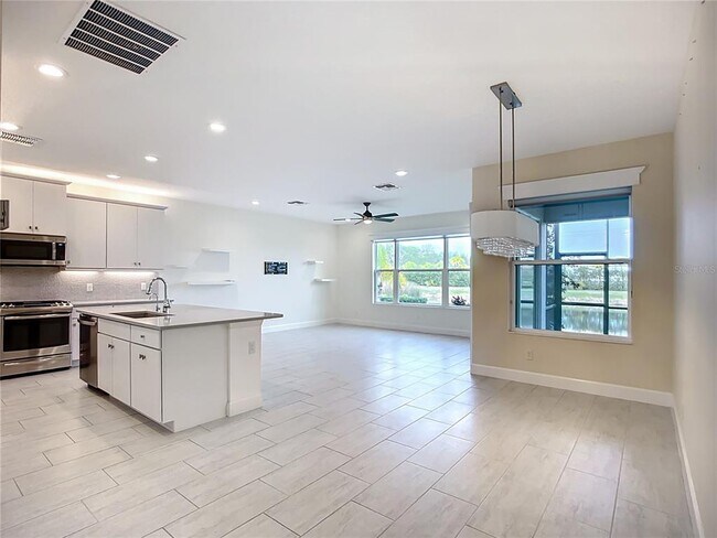 Building Photo - 15459 Santa Pola Dr