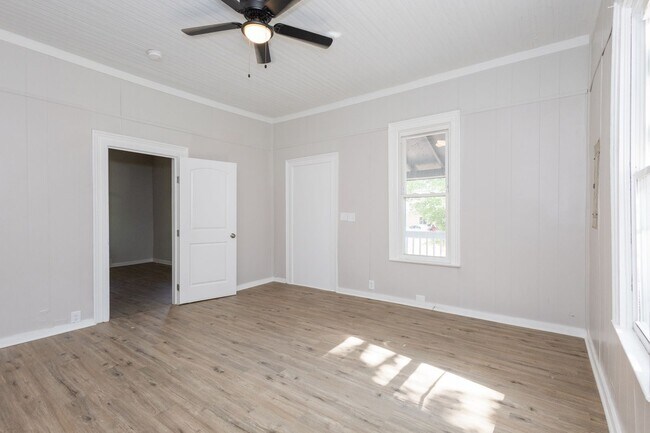 Building Photo - 218 E Tinsley St