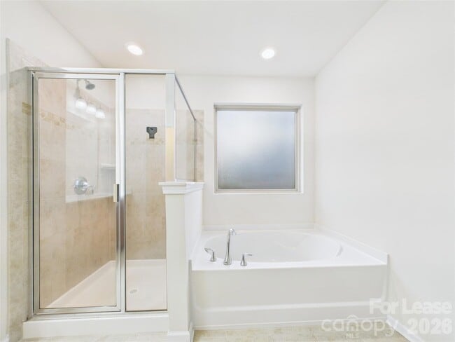 Building Photo - 6005 Sweetbay Ln