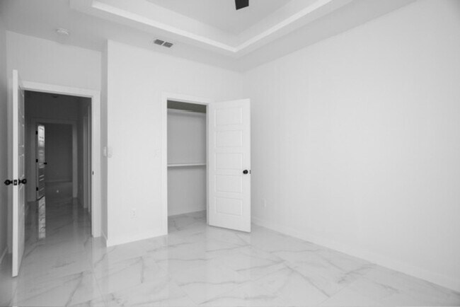 Building Photo - Spacious 4BR House in Mission