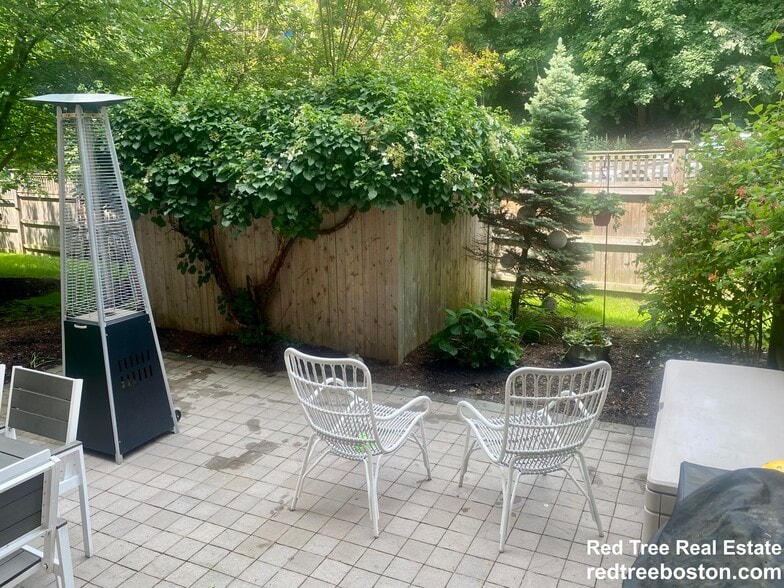 Building Photo - 14 Saint Paul St