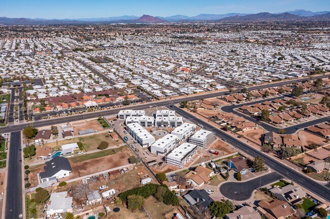 Building Photo - 432 S 32nd St