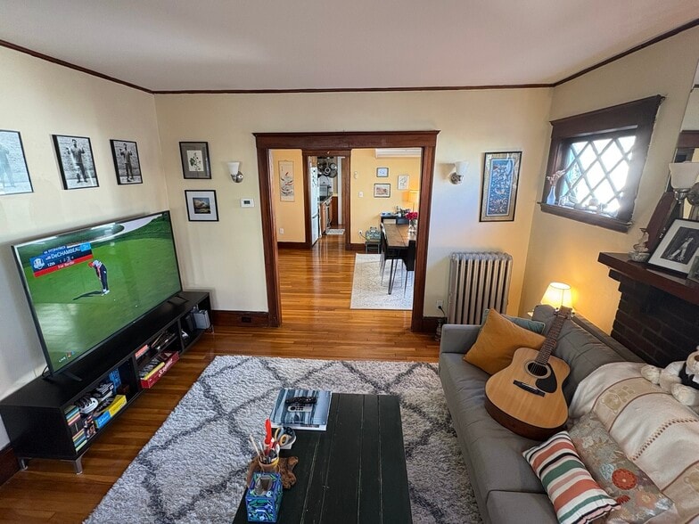 Images are representative samples of the advertised unit. Actual units shown during tours may differ - 11 Sunset St