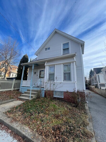 Primary Photo - 19 Porter St