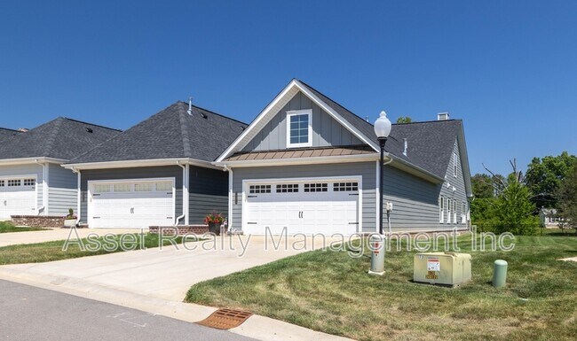 Building Photo - 12623 Needlepoint Dr