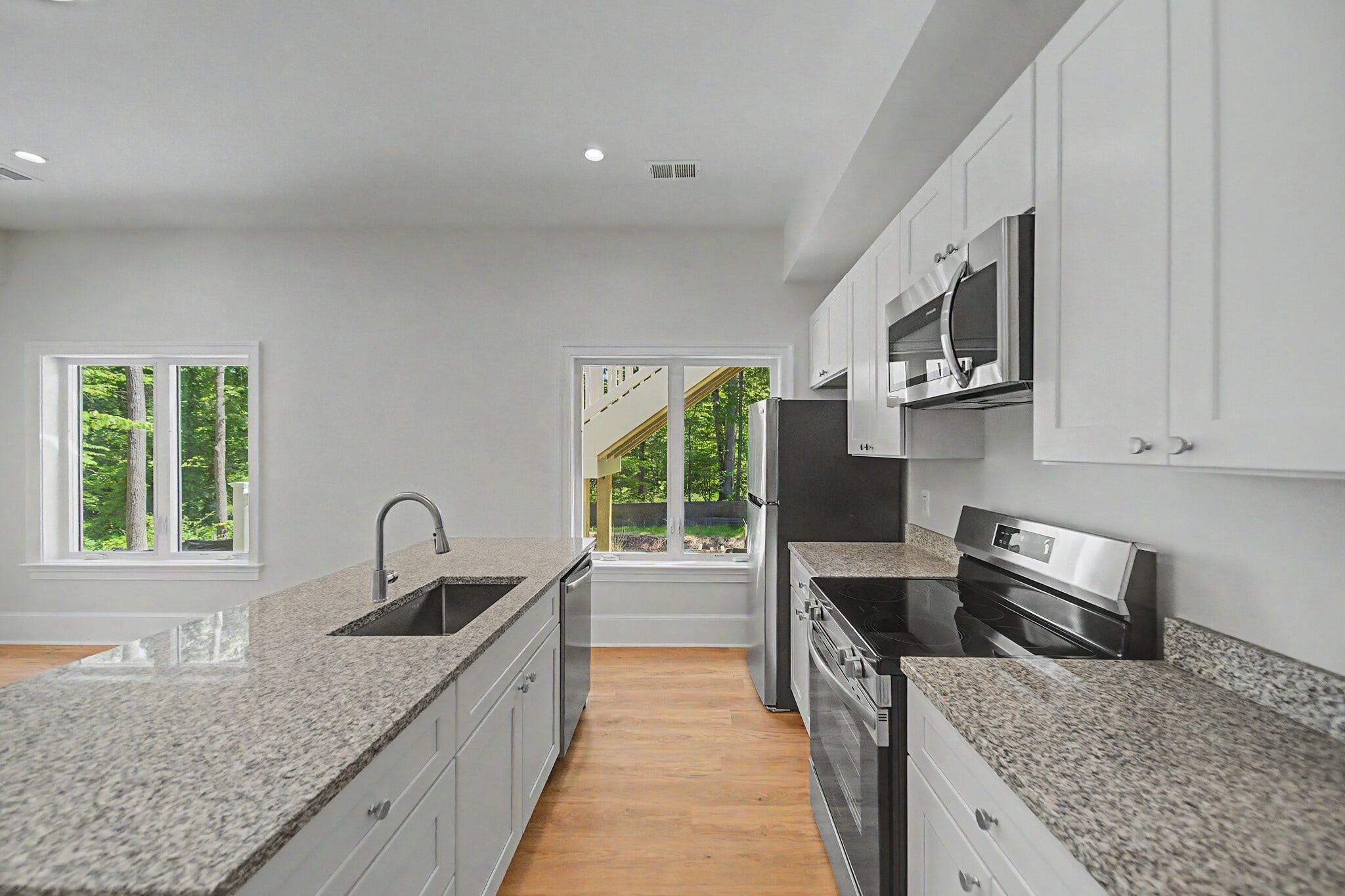 Building Photo - 10205 Sorrel Ave