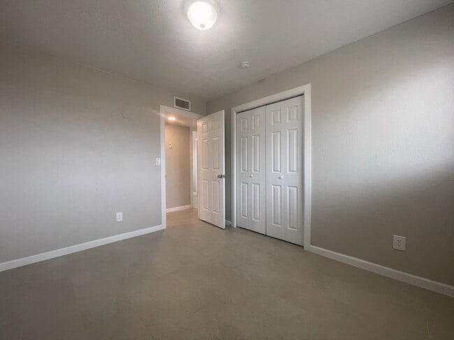 Building Photo - 2330 N Los Altos Ave