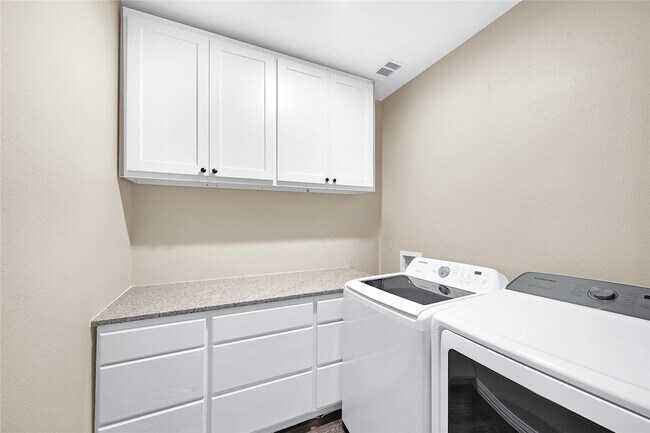 Building Photo - 828 Elsbeth St