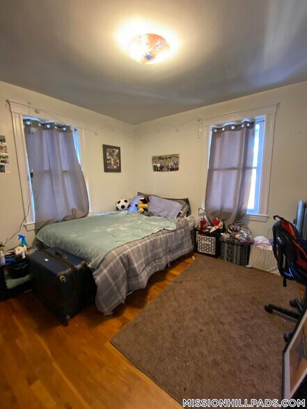 Building Photo - 185 Hillside St