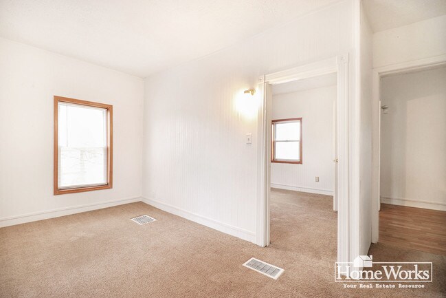 Building Photo - 415 E Broadway St