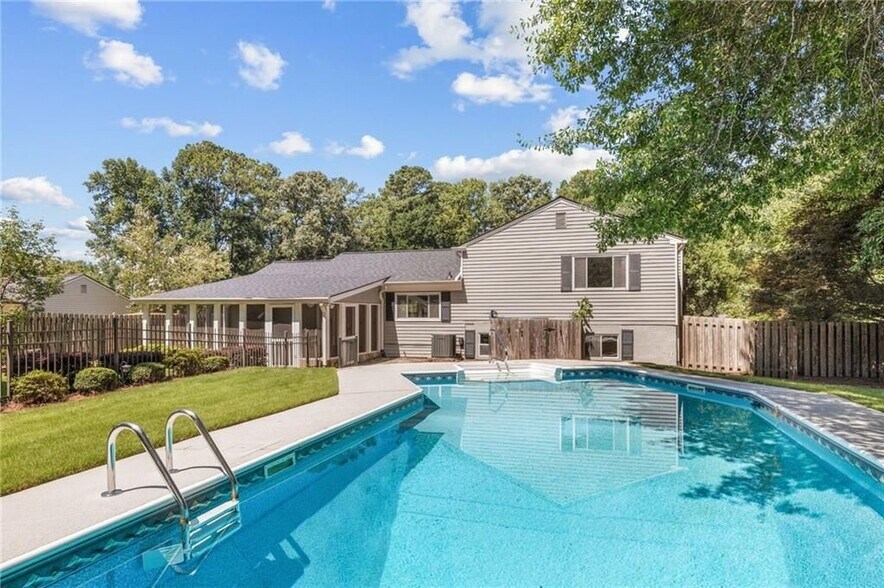 Building Photo - 472 Barnsdale Dr
