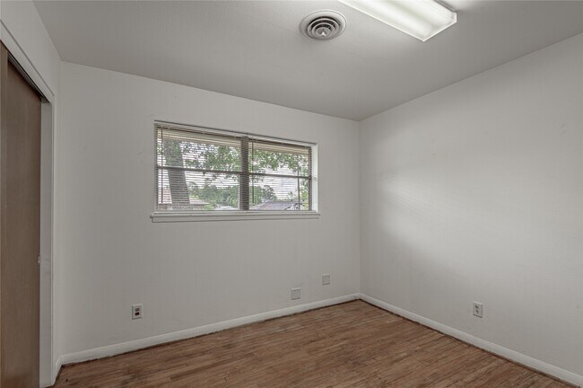 Building Photo - 2328 Ave N 1/2