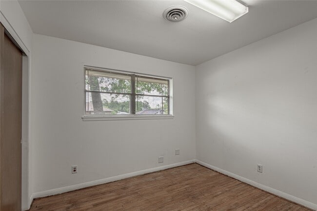 Building Photo - 2528 Ave N 1/2