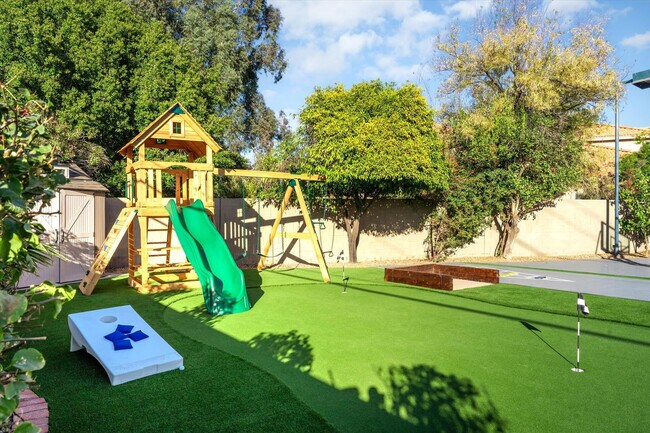 Building Photo - 5604 E Beverly Ln