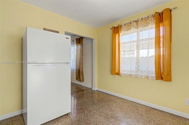 Building Photo - 616 NW 3rd Ct