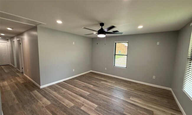Building Photo - 2038 N Quincy Ave